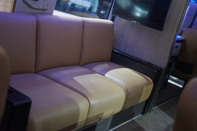 Bus mewah di GIIAS 2019
