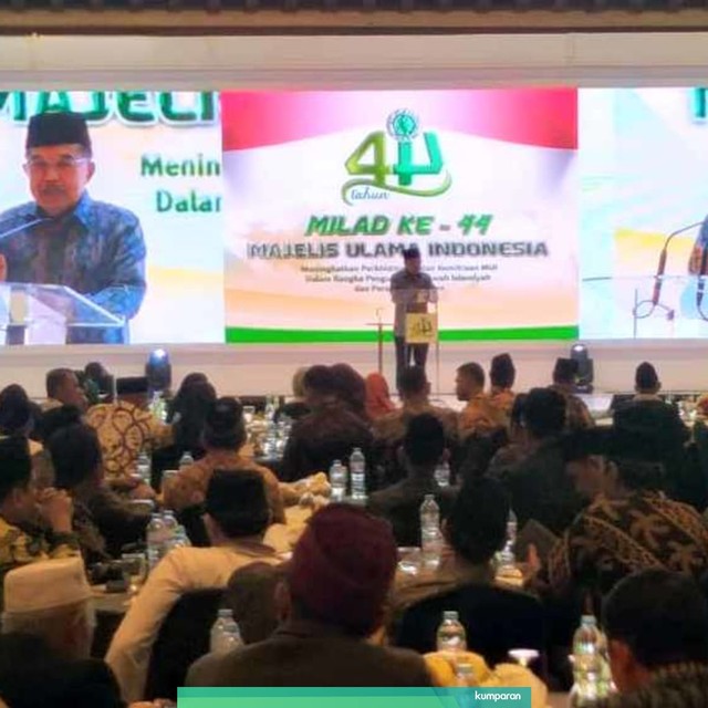 Wakil Presiden M Jusuf Kalla memberikan sambutan pada acara Milad Majelis Ulama Indonesia (MUI) yang ke-44 di Hotel Grand Sahid Jaya Jakarta, Sabtu (27/7). Foto: Fadjar Hadi/kumparan