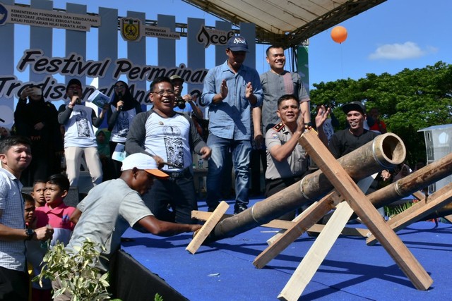 Teut Budee Trieng membuka gelar Festival Permainan Tradisinal Anak di Banda Aceh. Foto: Humas Banda Aceh