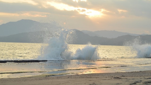 Dompu 5 Wisata Pantai yang Memukau di Dompu, NTB | kumparan.com