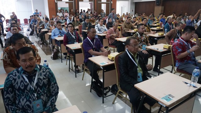 Suasana sebelum tes psikologi capim KPK dimulai di Pusdiklat Kemensetneg, Jakarta, Minggu (28/7). Foto: Fanny Kusumawardhani/kumparan