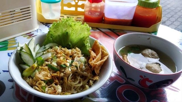Menikmati Semangkuk 'Cwie Mie' Halal di Cirebon (68678)
