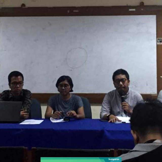 Konferensi Pers di LBH Jakarta perihal Seleksi Capim KPK, Minggu (28/7). Foto: Rafyq Panjaitan/kumparan