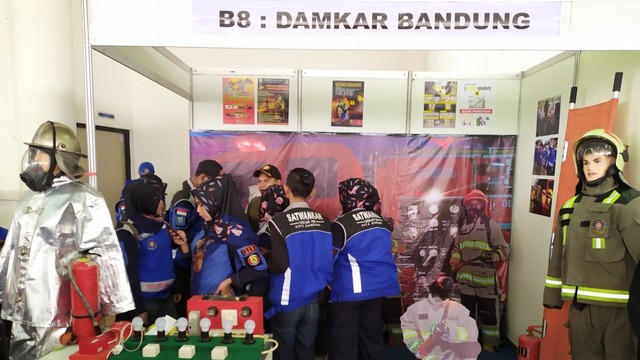 Stand pemadam kebakaran di buka di Festival Anak Bertanya (FAB) yang digelar di Sasana Budaya Ganesha (Sabuga), Bandung, Minggu (28/7). Foto: Rachmadi Rasyad/kumparan