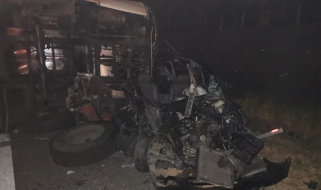 Toyota Avanza berplat BE 1599 AJ ringsek akibat tabrakan beruntun di Kilometer 133 Tol Cipali, Kabupaten Indramayu, Jawa Barat. (Dok. Polres Indramayu)