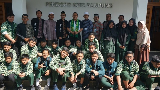 Oded Beberkan Nilai Kepemimpinan Kepada Santri Nurul Fikri 