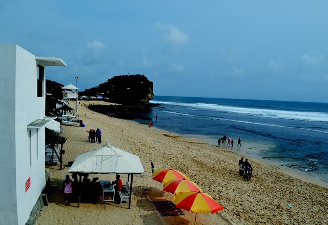 Foto Pesona Pantai Indrayanti Di Gunungkidul Yogyakarta