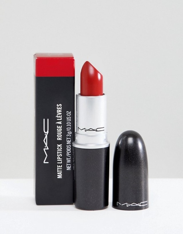 5 Warna Lipstik yang Cocok untuk Pemilik Bibir Hitam (17753)
