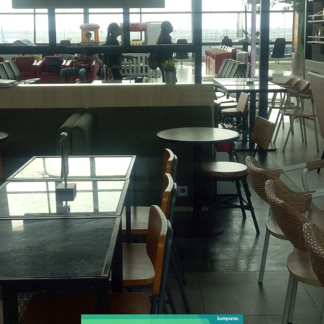 Sejumlah restoran di Terminal 3 Bandara Soekarno Hatta tutup. Foto: Nicha Muslimawati/kumparan