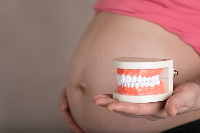 Ilustrasi ibu hamil mengalami masalah gigi. Foto: Shutter Stock