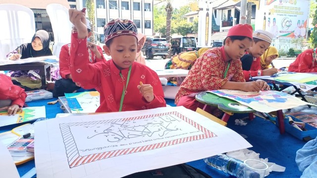 Muhammad Syarif Hidayatullah (7 tahun) saat ikut FASI ke-11 di Balai Kota Banjarmasin, Selasa 30 Juli 2019. Foto: Zahidi/banjarhits.id