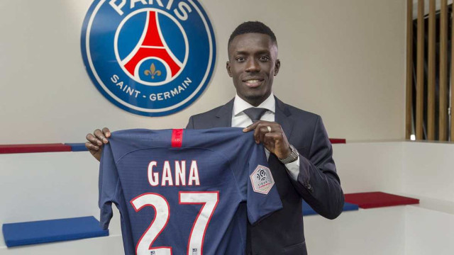 Idrissa Gana Gueye, pemain baru Paris Saint-Germain. Foto: Twitter /@PSG_English