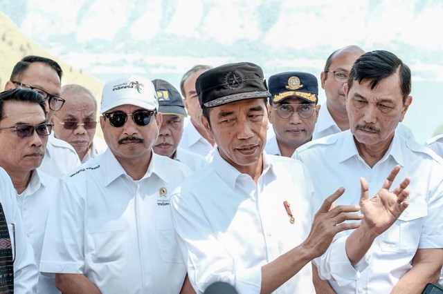 com-Presiden Jokowi saat berada di The Kaldera Nomadic Escape bersama Kementerian Pariwisata.