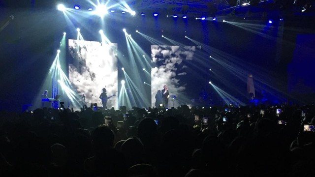 Tulus, One Intimate Night Show di The Kasablanka Hall, Jakarta