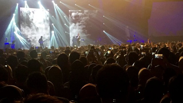 Tulus, One Intimate Night Show di The Kasablanka Hall, Jakarta