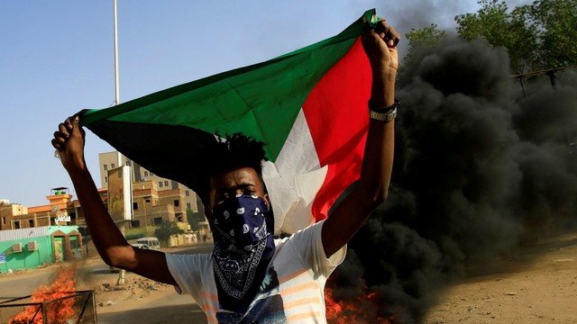 Demonstrasi di Khartoum, Sudan. Foto: Reuters/Mohamed Nureldin Abdallah