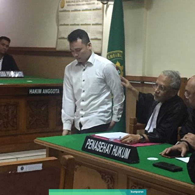 Proses sidang putusan perkara dengan terdakwa Haris Simamora, di Pengadilan Negeri Bekasi, Rabu (31/7). Foto: Andesta Herli Wijaya/kumparan