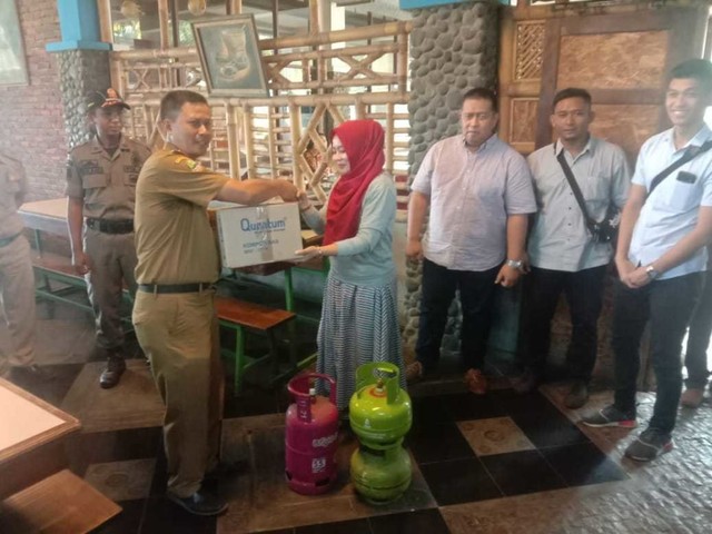 com-Inspeksi mendadak (sidak) Pertamina dan Dinas Perindustrian dan Perdagangan Kabupaten Bandung Barat Foto: Dok. Pertamina