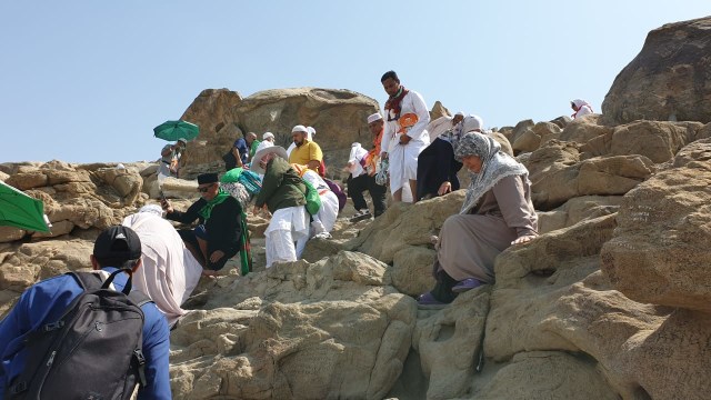 Foto-foto Orang Indonesia Berserakan Jadi Sampah di Jabal Rahmah (394755)