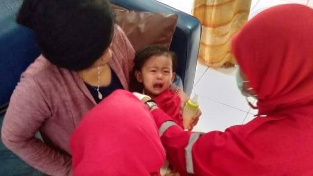 Bayi yang selamat dalam kecelakaan di Tangerang. Foto: Mirsan Simamora/kumparan