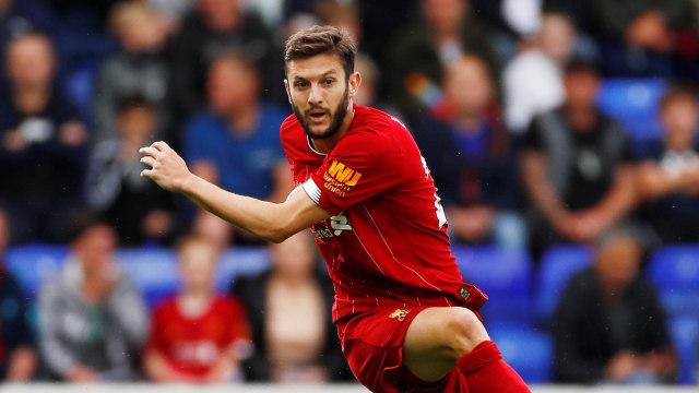 Adam Lallana menikmati 'peran Jorginho' di Liverpool. Foto: Reuters/Jason Cairnduff