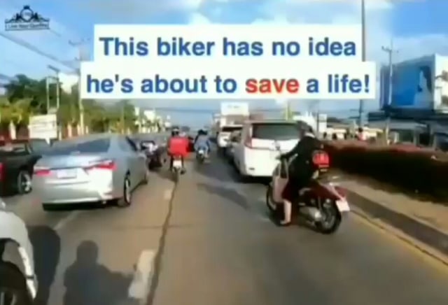 video viral aksi heroik pemuda Thailand selamatkan nyawa seorang anak, dengan mengantarkannya ke rumah sakit. Foto: @checkpoint_english/Instagram