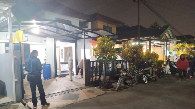 Kerabat Mulai Berdatangan ke Rumah Duka Agung Hercules di 