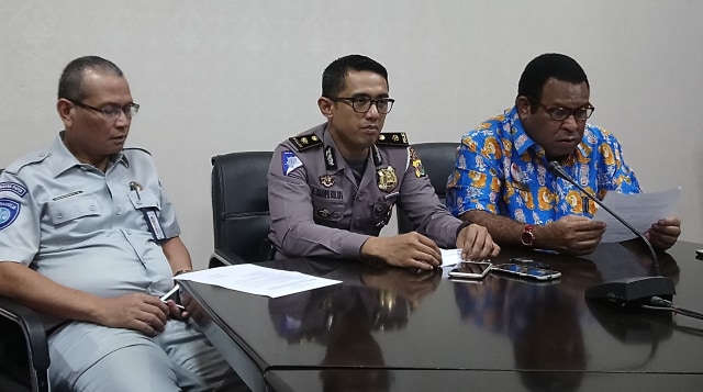 Keterangan pers pembebasan pajak kendaraan bermotor di Provinsi Papua. (BumiPapua.com/Qadri Pratiwi)