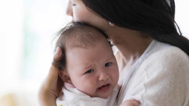 Ilustrasi ibu hendak menyapih bayi Foto: Getty Images