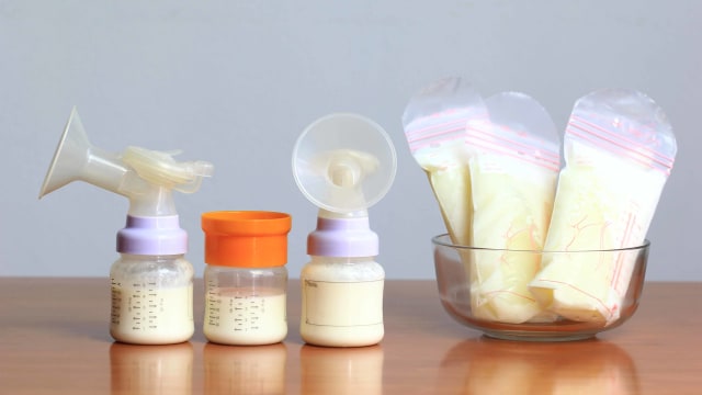 Ilustrasi perlengkapan bayi untuk menyusui. Foto: Getty Images