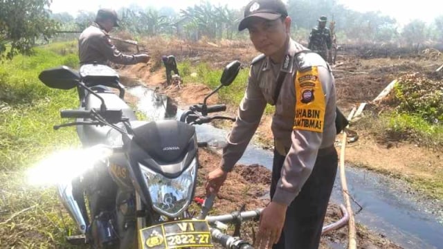 Polisi di Kalbar Modifikasi Kendaraan Dinas untuk Padamkan 