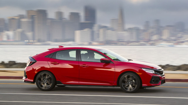 Komparasi Mazda 3 Hatchback Vs Honda Civic Hatchback (39936)