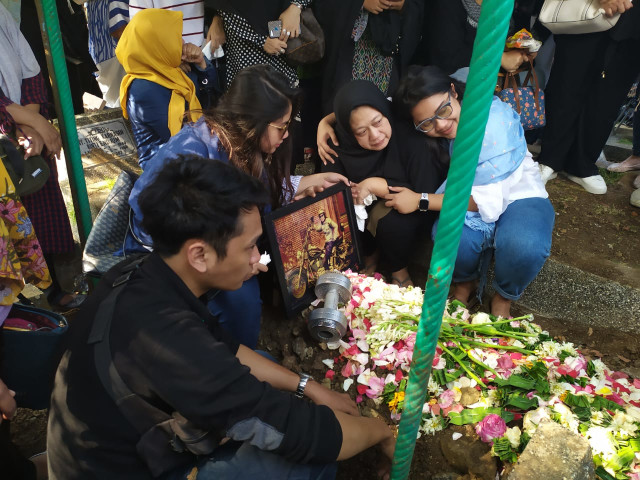 Suasana pemakaman Agung Hercules di TPU Cikutra Bandung