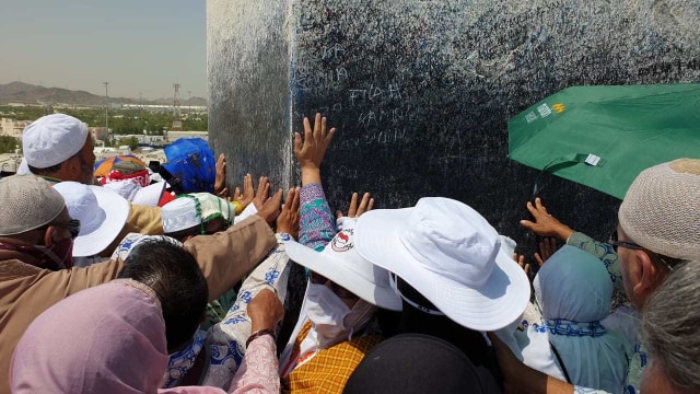 Foto-foto Orang Indonesia Berserakan Jadi Sampah di Jabal Rahmah (394760)