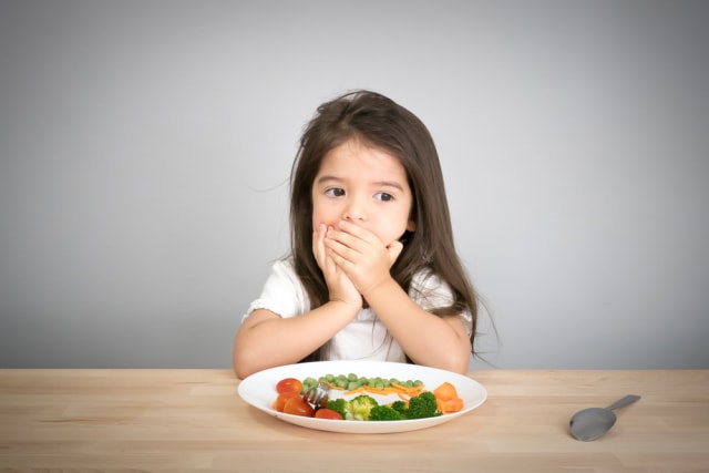 Ilustrasi anak menolak makan. Foto: Shuttterstock