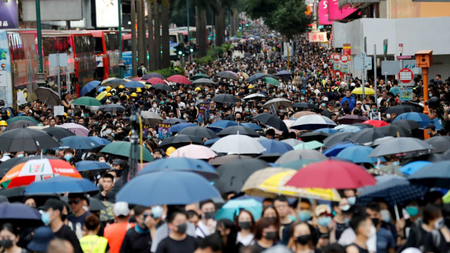 Demonstran memadati jalanan Mong Kok, di Hong Kong. Foto: REUTERS / Kim Kyung-Hoon