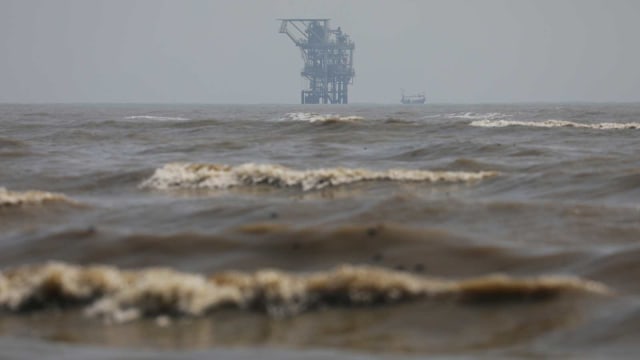 Bencana Minyak Menerjang Laut Jawa (341056)