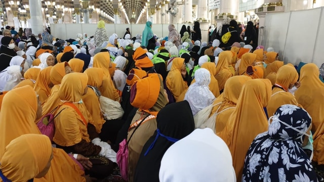 Antrean jemaah haji Indonesia yang akan memasuki Raudhah di Masjid Nabawi. Foto: Dok. Istimewa