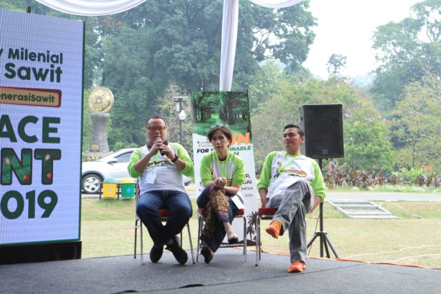 Tofan Mahdi menjadi pembicara di acara Talkshow Millenial Bareng Sawit di Kebun Raya Bogor. (Foto: Humas Astra Agro Lestari)