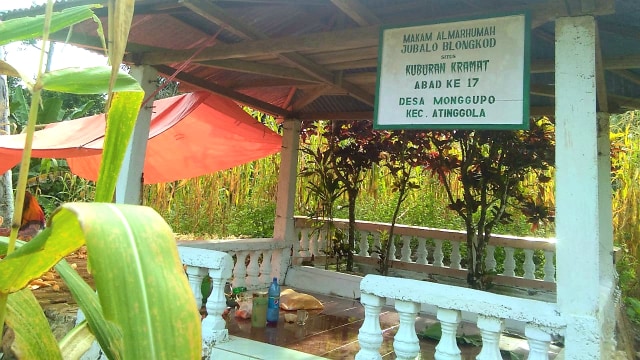 Makam Jubalo Blongkod berada di Desa Monggupo, Kecamatan Atinggola, Kabupaten Gorontalo Utara, Gorontalo. Lokasi makam Jubalo Blongkod juga dikenal dengan sebutan Gunung Keramat, Minggu (4/8). Foto: Rahmat Ali/banthayoid 