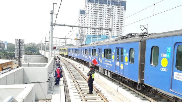 Evakuasi penumpang MRT yang mogok akibat mati listrik. Foto: Dok. MRT