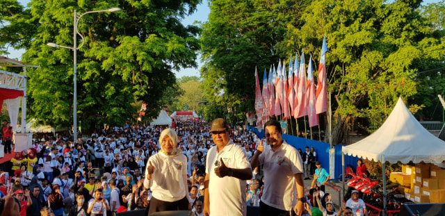 Gubernur Kalsel H Sahbirin Noor (tengah) ketika melepas CBDI di Taman 0 Kilometer, Banjarmasin pada Minggu 4 Agustus 2019. Foto: Humpro Kalsel