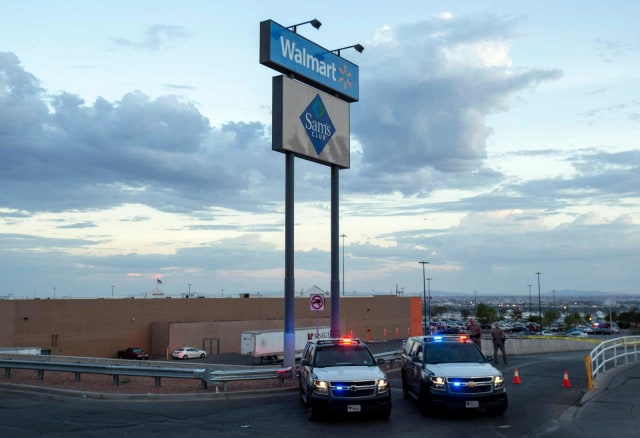 Polisi Texas memblokir toko Walmart pasca penembakan di  El Paso, Texas, Amerika Serikat. Foto: AP Photo/Andres Leighton