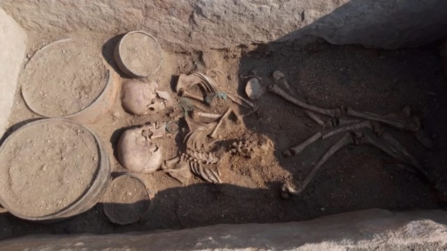 Penemuan sepasang kerangka pria dan perempuan berusia 4.000 tahun yang dikubur saling berhadapan. Foto: Karaganda regional government