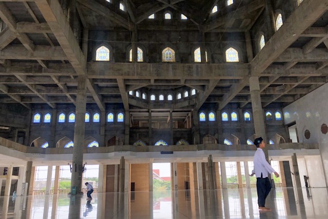 Bagian dalam Masjid Islamic Center. Foto: Suparta/acehkini