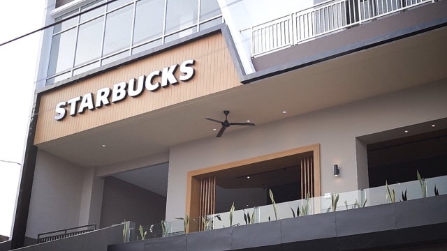  Outlet Starbucks Ahmad Yani | Foto : Dimas Prasetyo/Lampung Geh