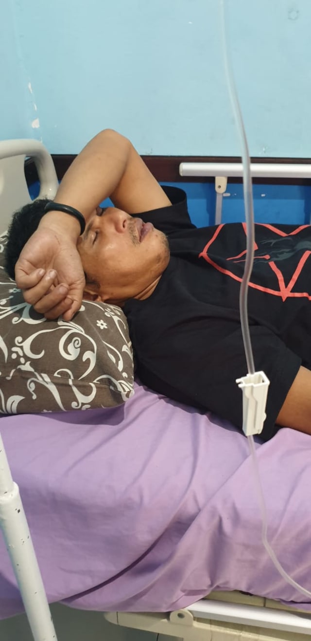 Korban Zulhaedy Hasanusi saat dirawat di salah satu rumah sakit di Manokwari. Foto: Istimewa)