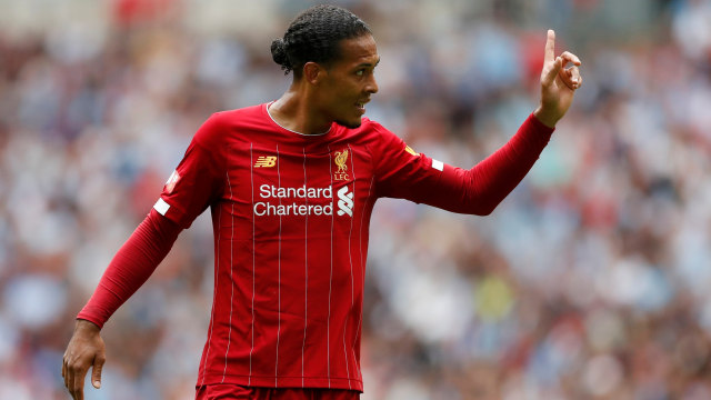 Virgil van Dijk menjalani pertandingan Liverpool vs Manchester City di Community Shield. Foto: Matthew Childs/Reuters