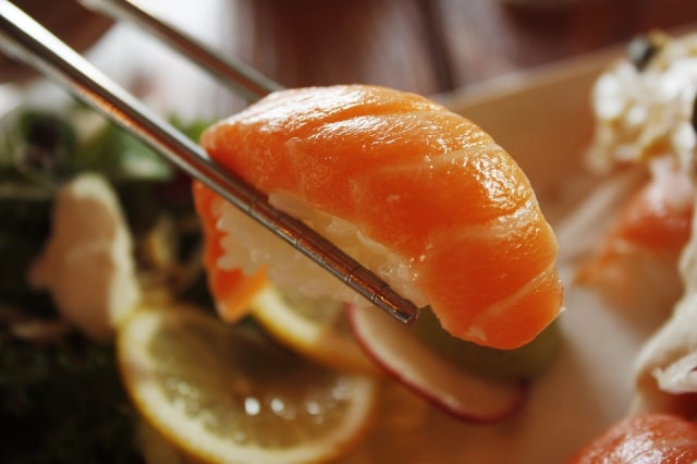 Ilustrasi sushi salmon Foto: Pixabay