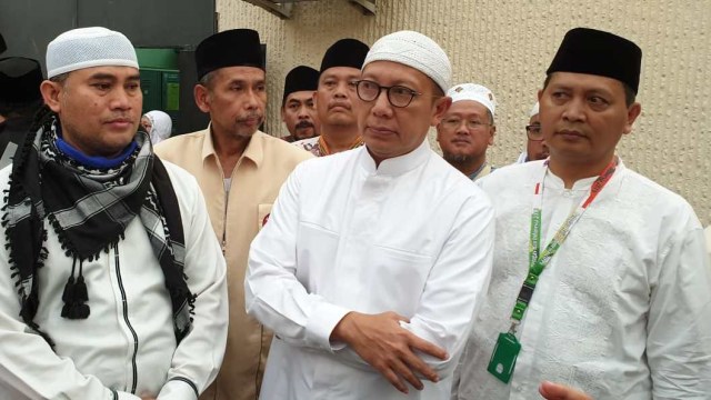 Menteri Agama Lukman Hakim Saifuddin (tengah) di Rumah Sakit Al Noor. Foto: Denny Armandhanu/kumparan